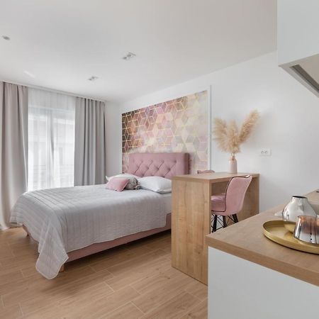 Ivmalu Apartments Tucepi Bagian luar foto