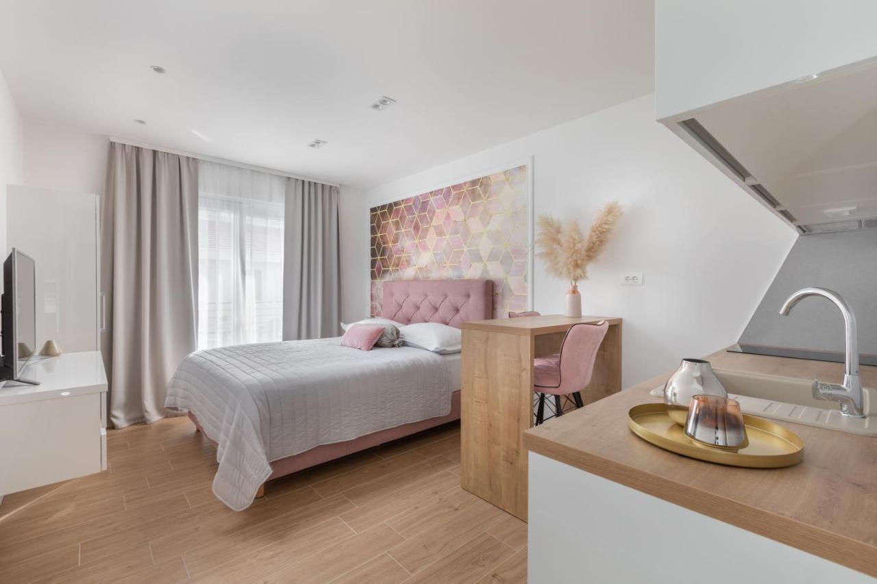 Ivmalu Apartments Tucepi Bagian luar foto