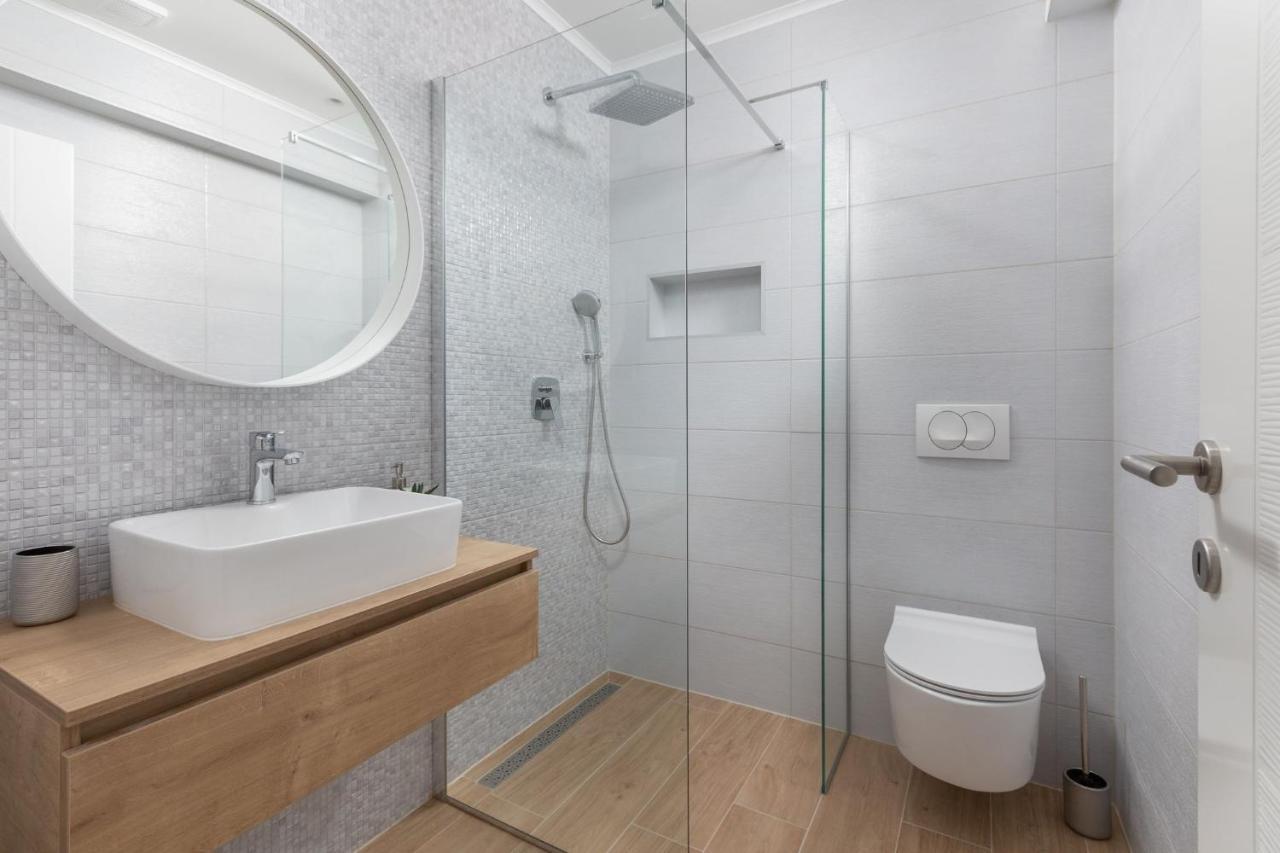 Ivmalu Apartments Tucepi Bagian luar foto