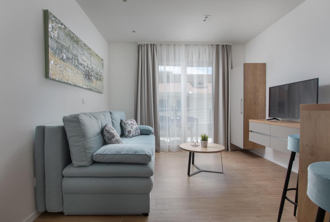 Ivmalu Apartments Tucepi Bagian luar foto