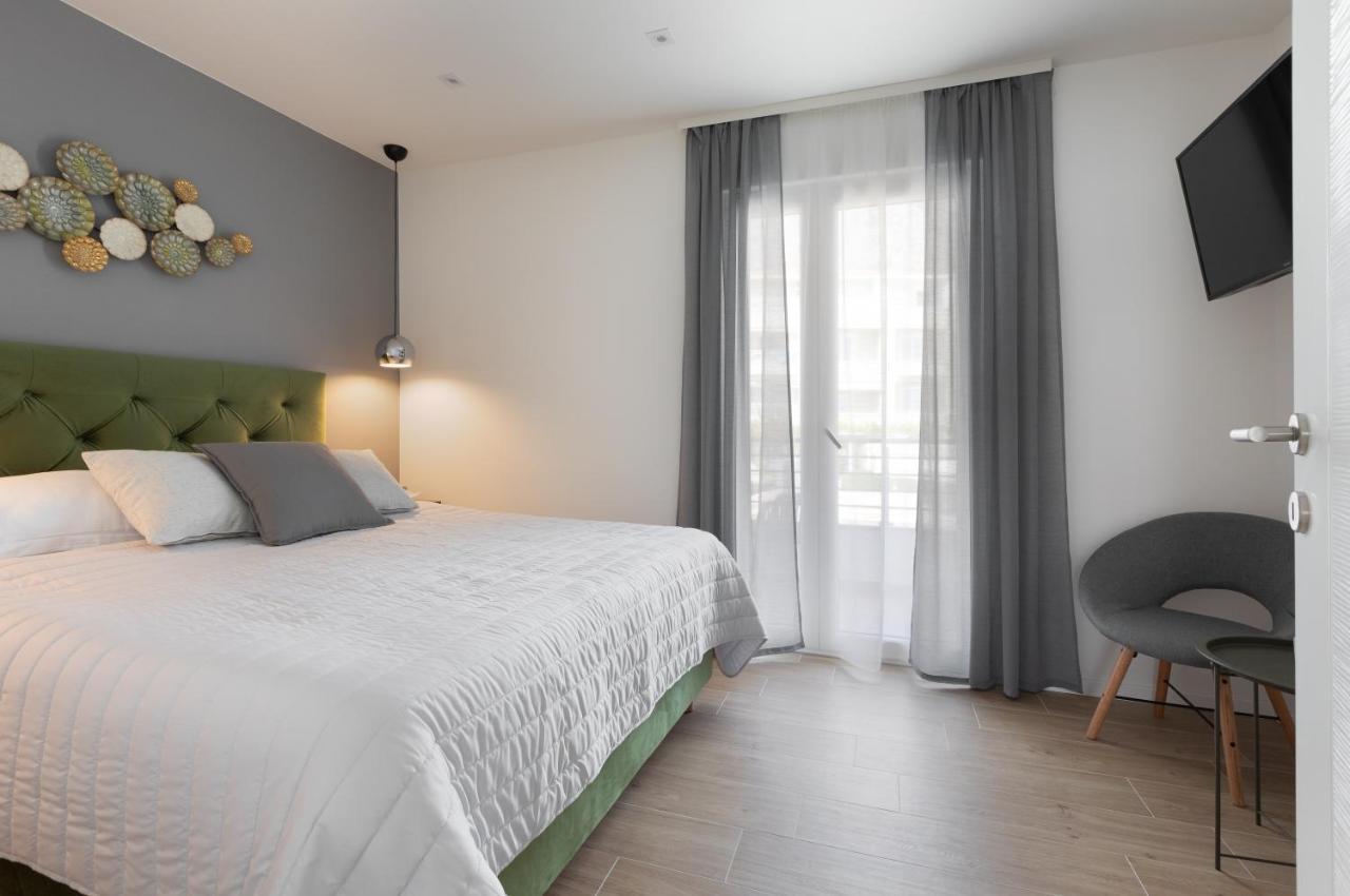 Ivmalu Apartments Tucepi Bagian luar foto