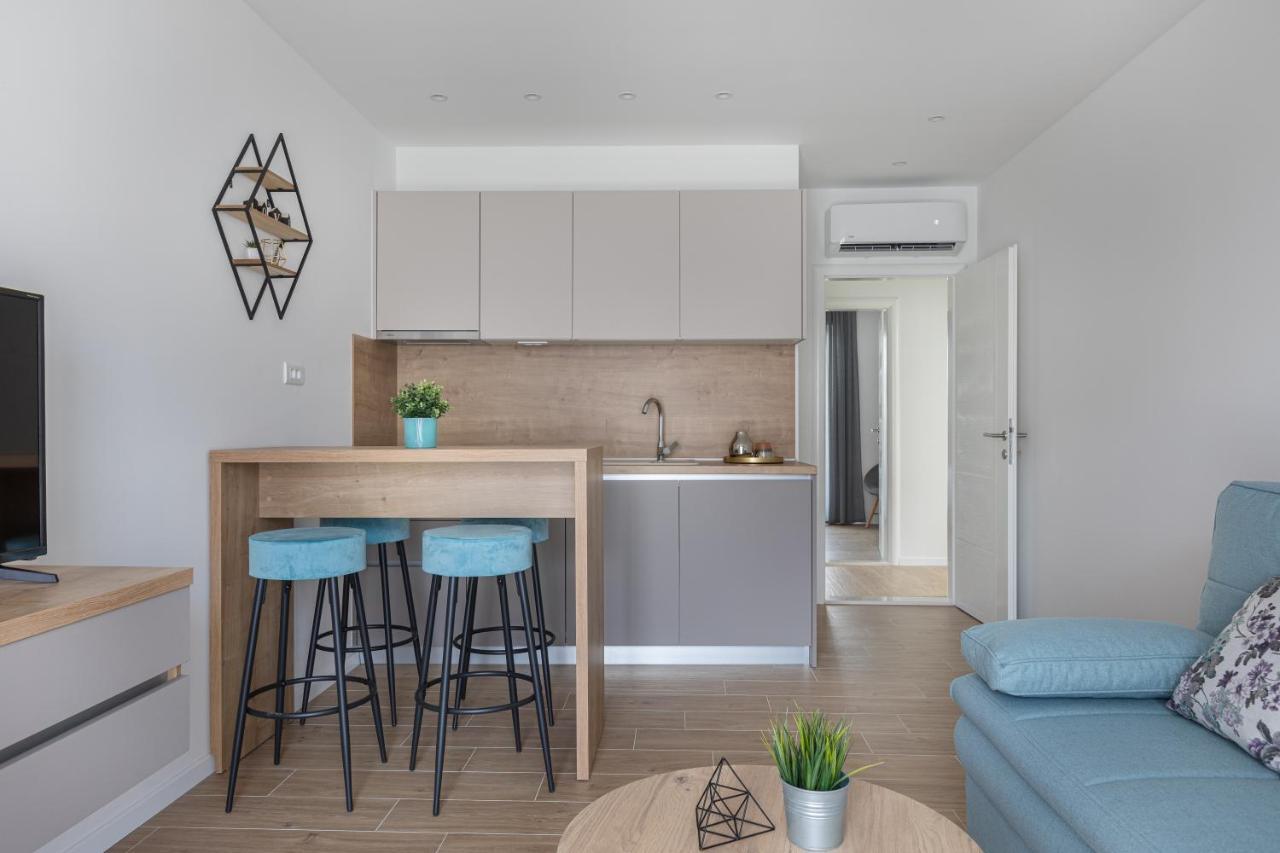 Ivmalu Apartments Tucepi Bagian luar foto