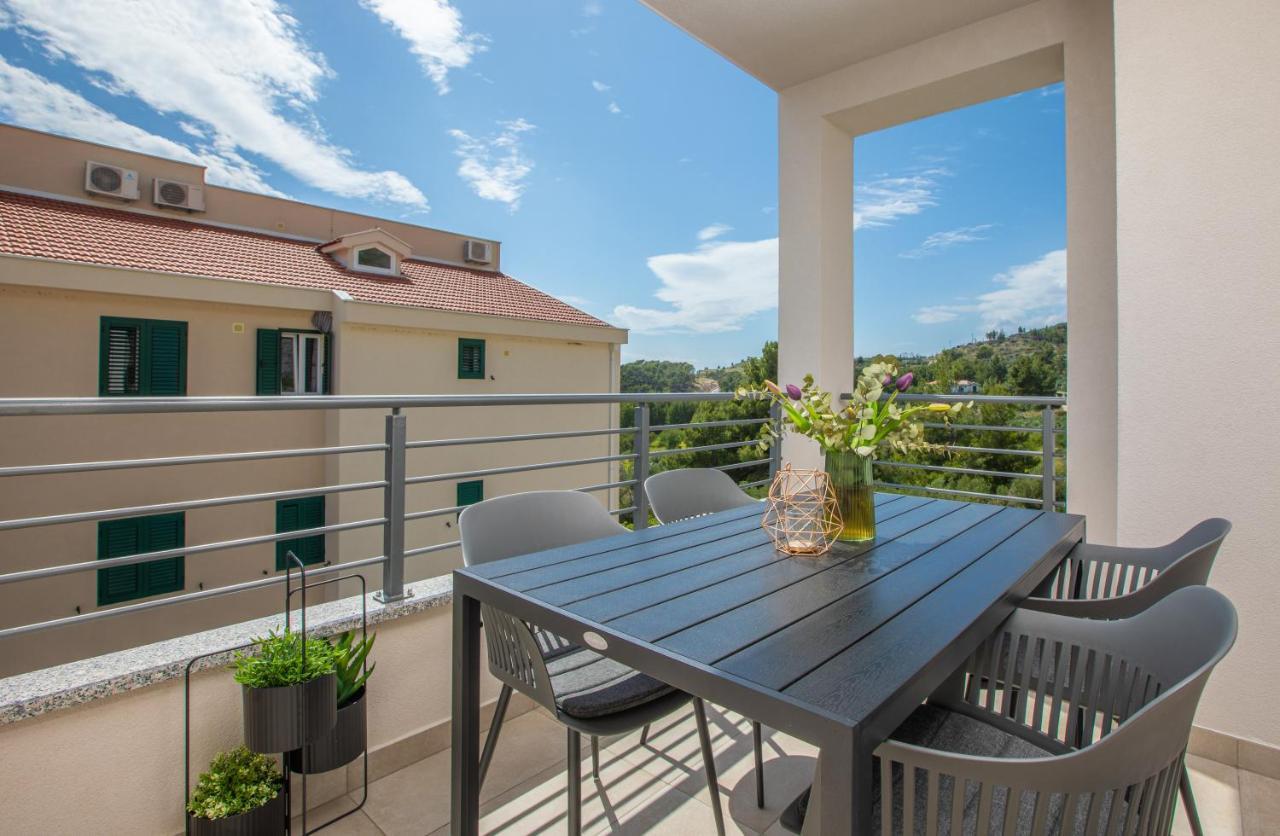 Ivmalu Apartments Tucepi Bagian luar foto
