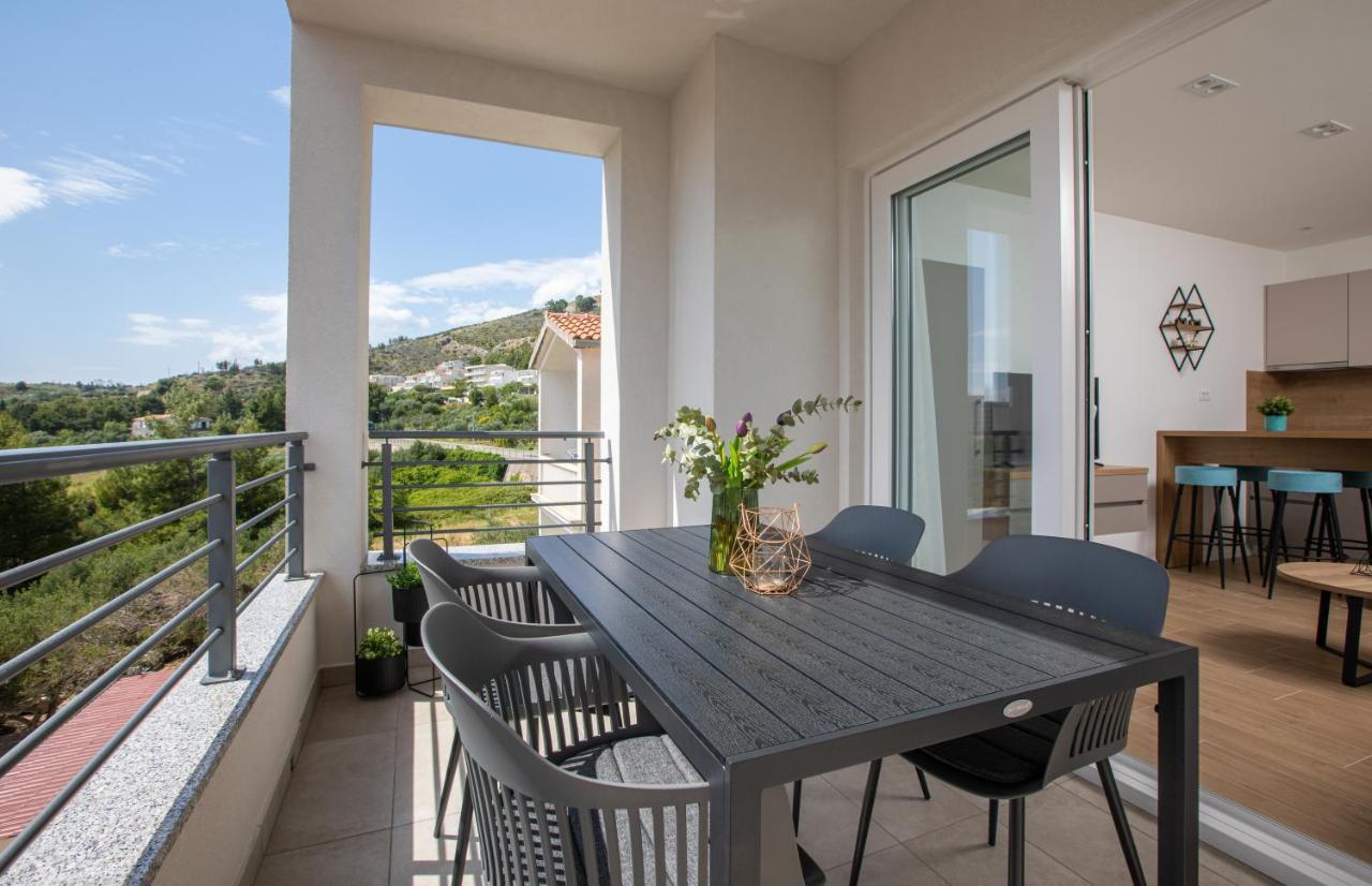 Ivmalu Apartments Tucepi Bagian luar foto