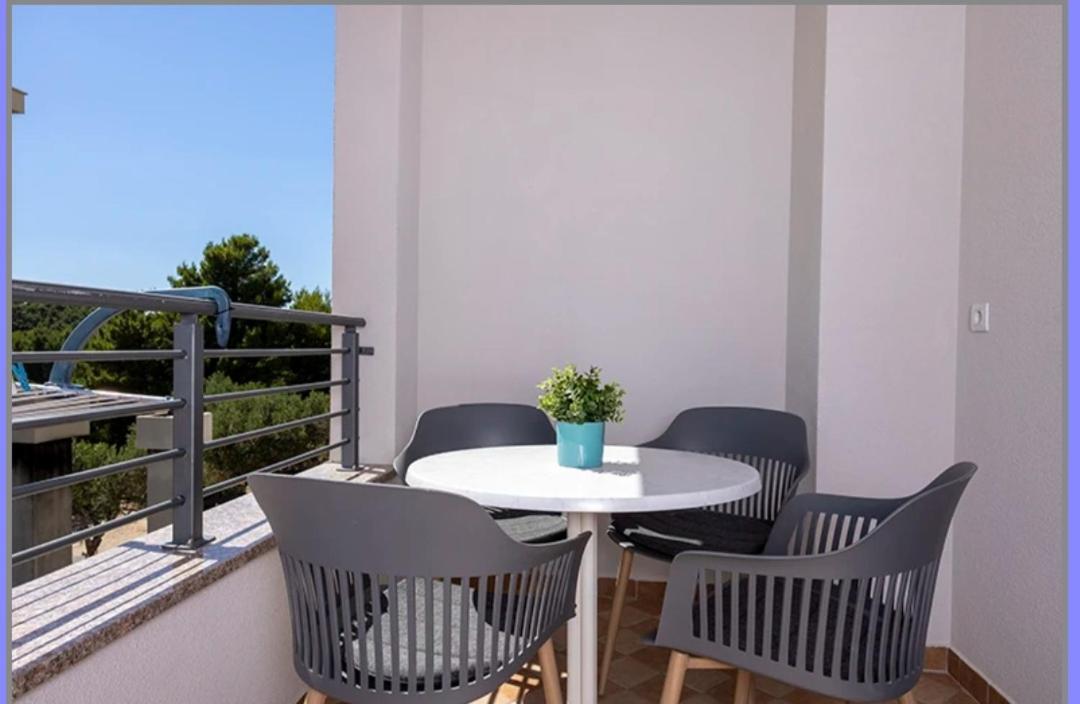 Ivmalu Apartments Tucepi Bagian luar foto
