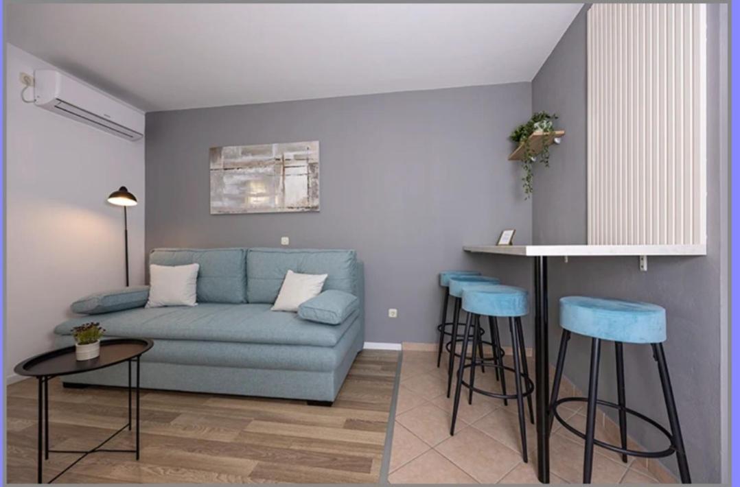 Ivmalu Apartments Tucepi Bagian luar foto