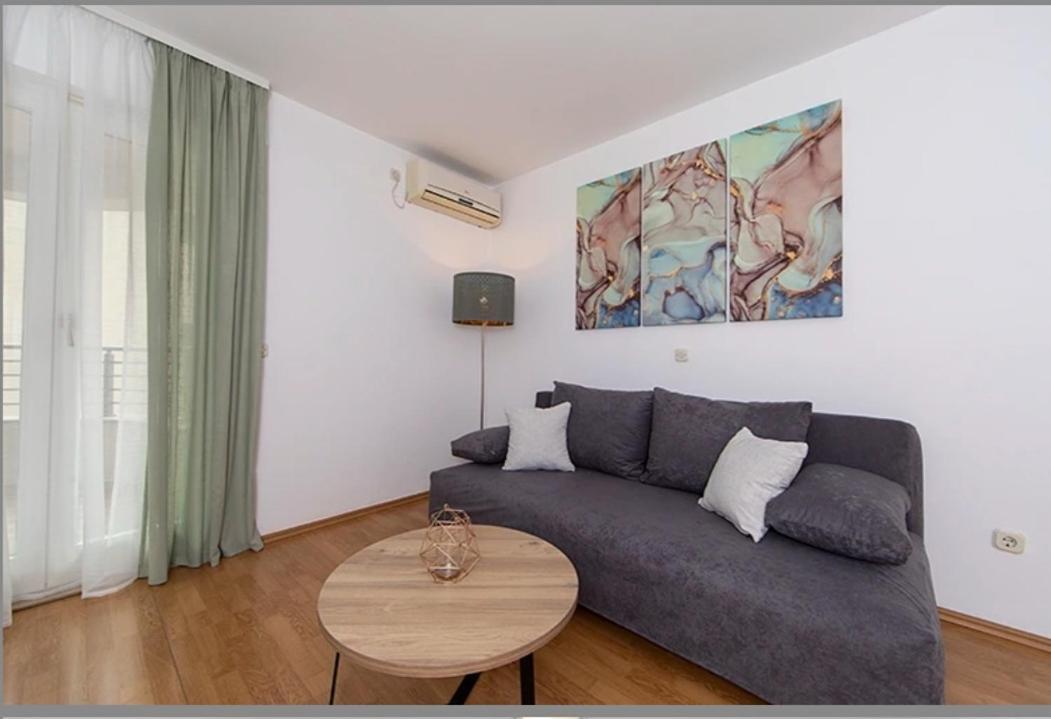 Ivmalu Apartments Tucepi Bagian luar foto
