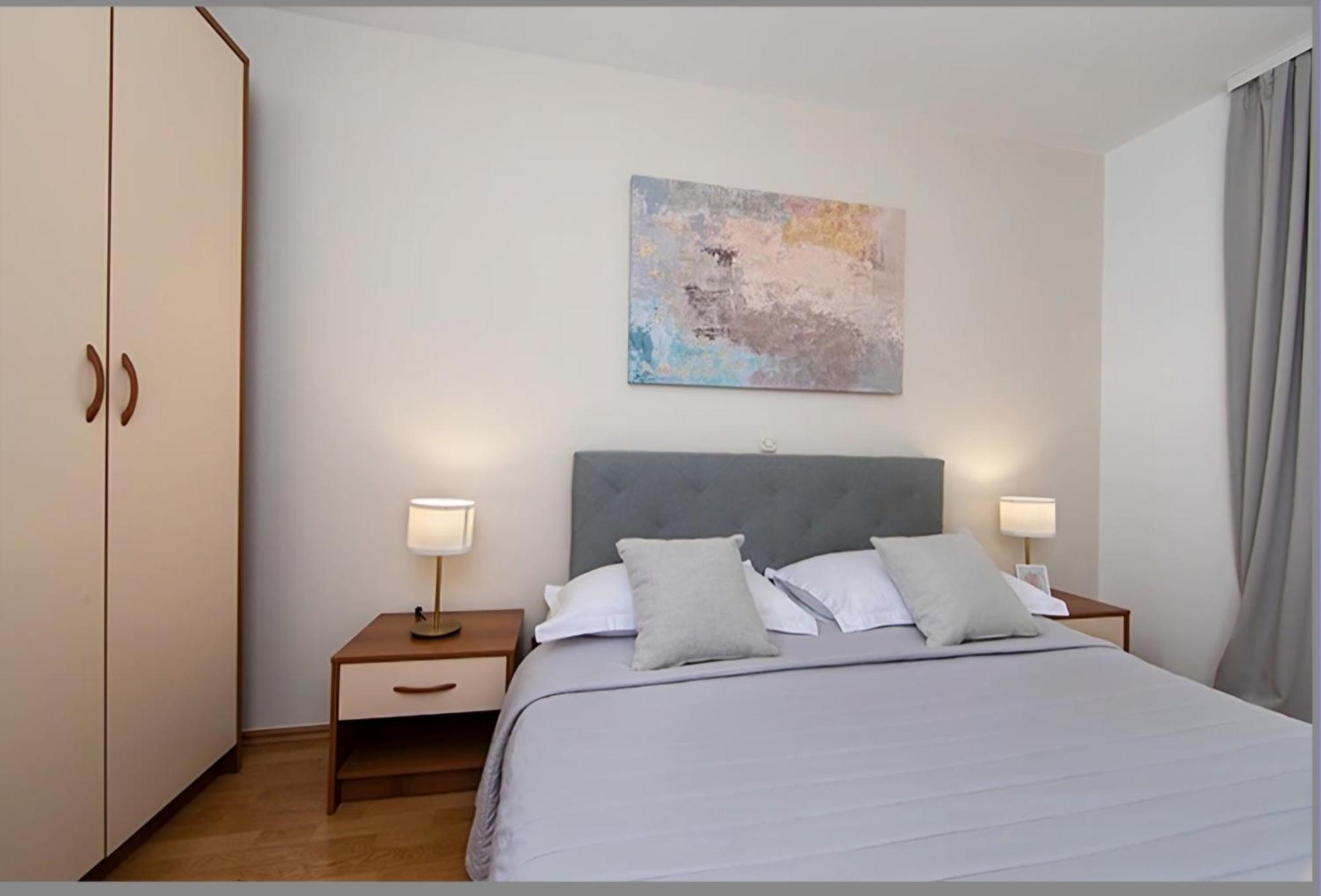 Ivmalu Apartments Tucepi Bagian luar foto