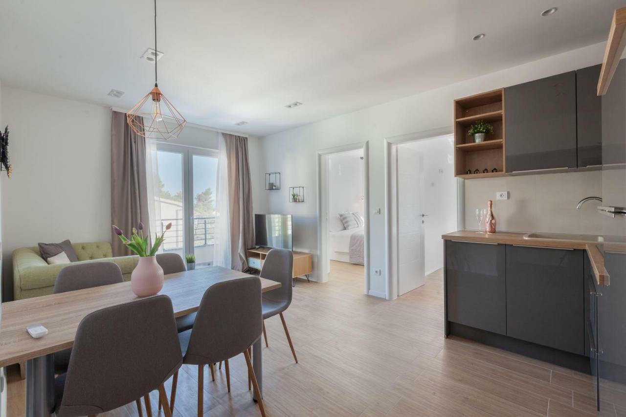 Ivmalu Apartments Tucepi Bagian luar foto