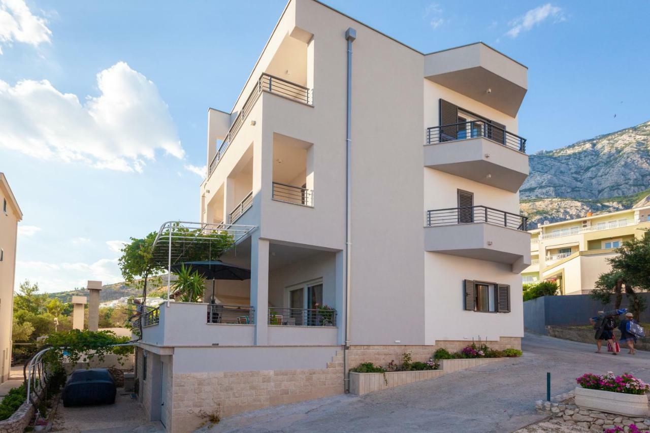 Ivmalu Apartments Tucepi Bagian luar foto